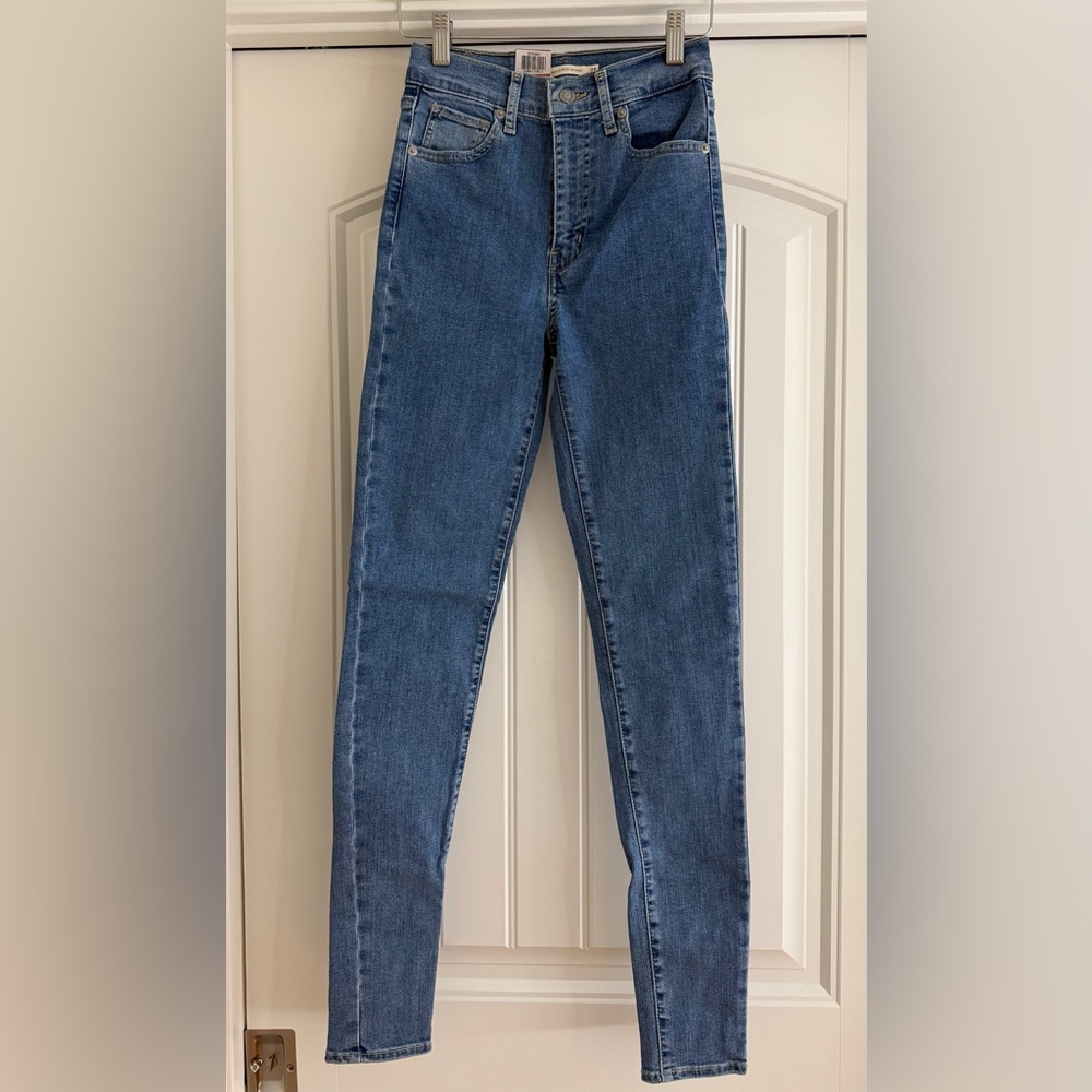 NWT ~ Levi’s Mile High Super Skinny Jeans